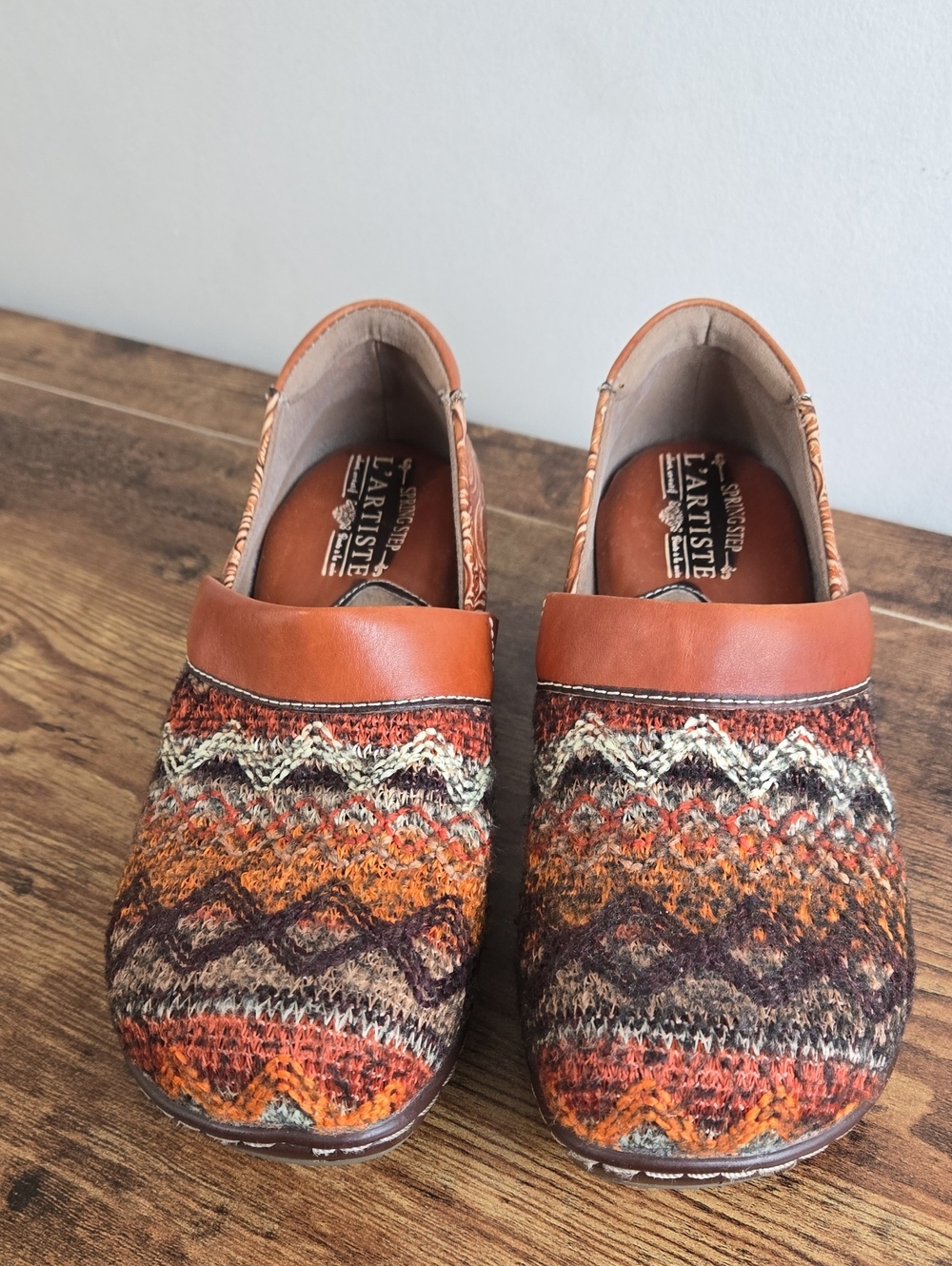 L'ARTISTE By Spring Step Zagabank-Cam Tooled Leather Fabric Slip On Clogs Sz 38